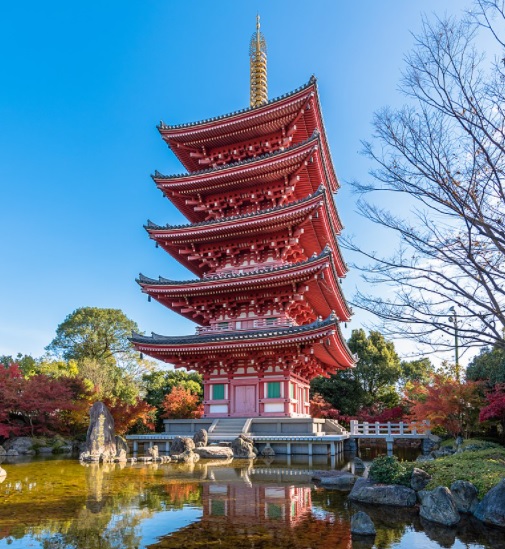 蓮華院誕生寺の五重塔（1997年、熊本県玉名市）